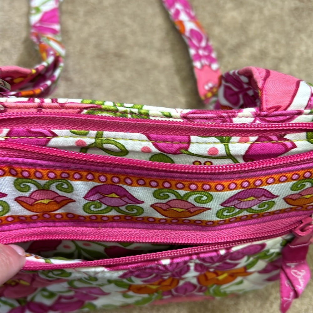 Vera Bradley pink paisley small crossbody purse- so cute! - Picture 2 of 8